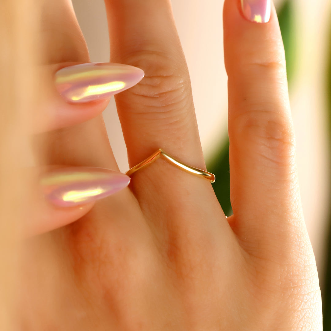 14K Solid Gold V Ring Y298