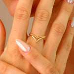 Load image into Gallery viewer, 14K Solid Gold Chevron Bubble V Ring Y343