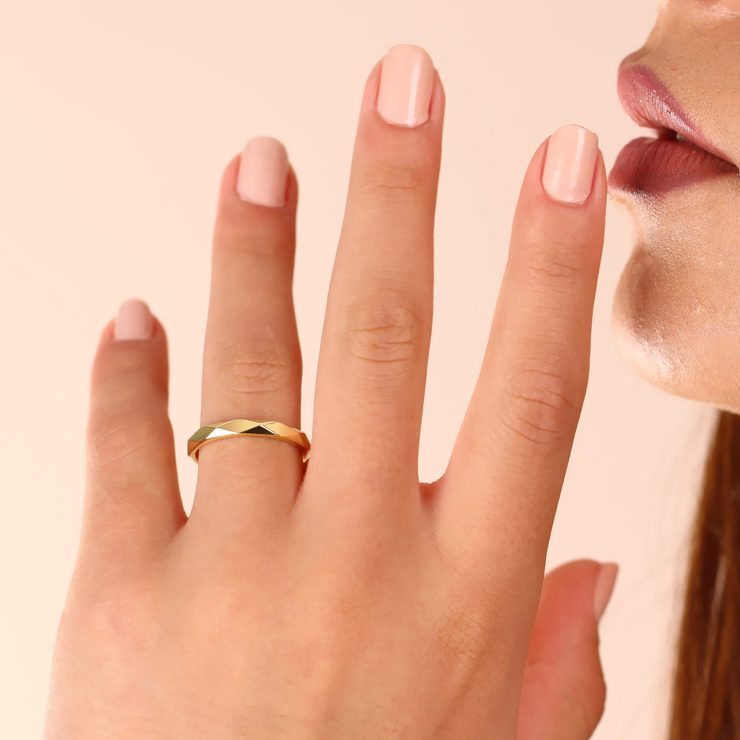 14k Solid Gold Vintage Band Ring Y38