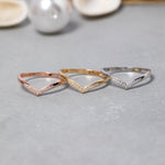 Load image into Gallery viewer, 14K Solid Gold V Ring Y241