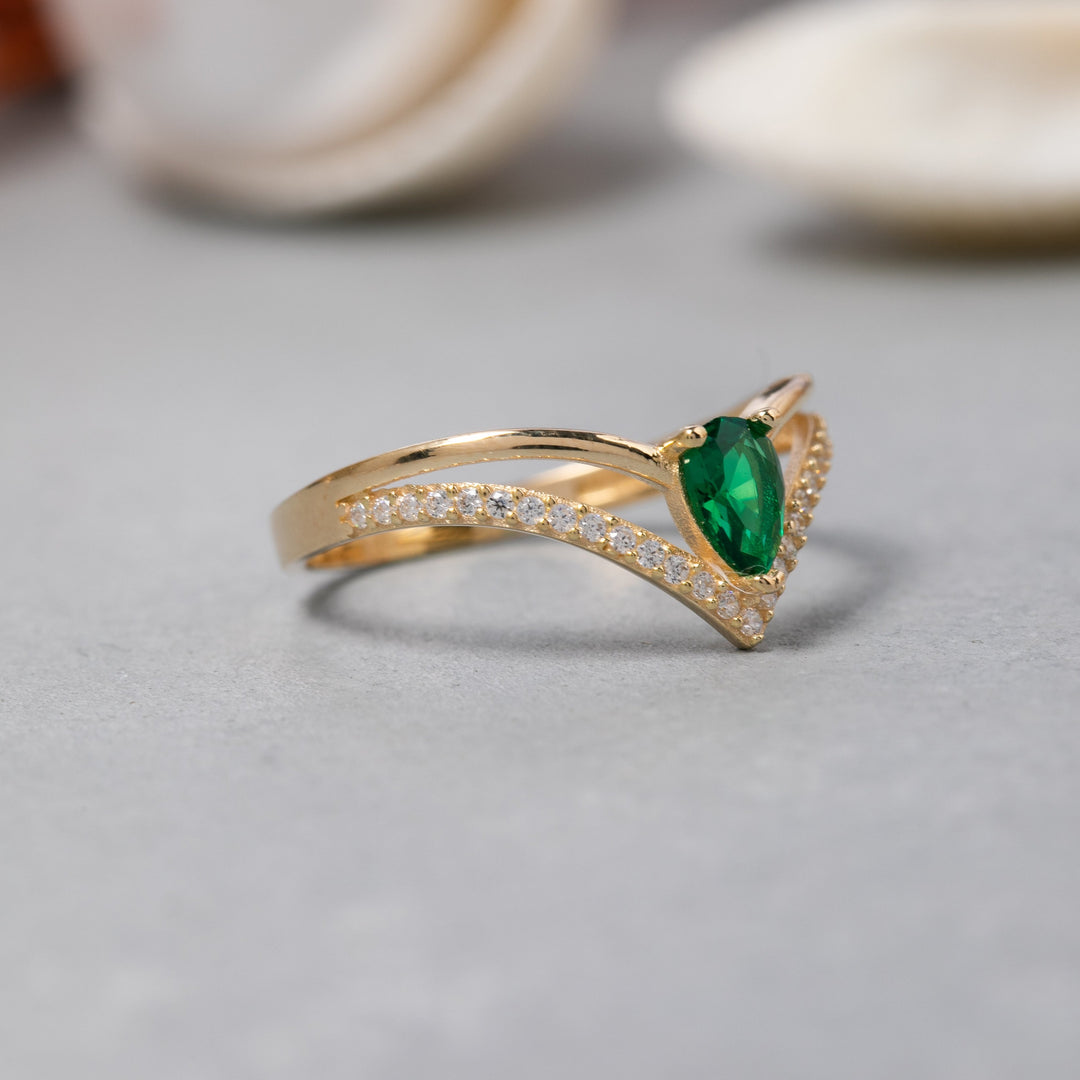 14K Solid Gold V Ring Y234