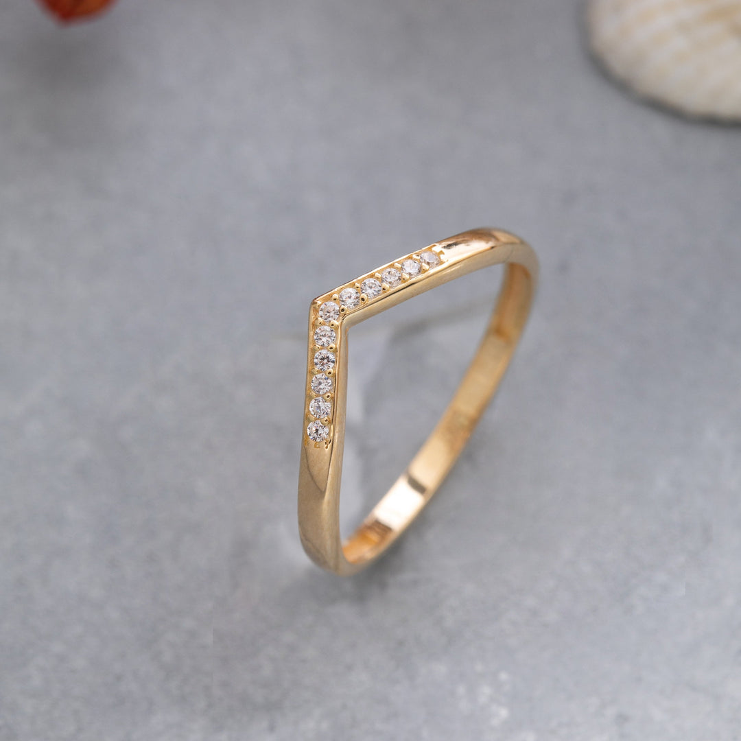 14K Solid Gold V Ring Y241