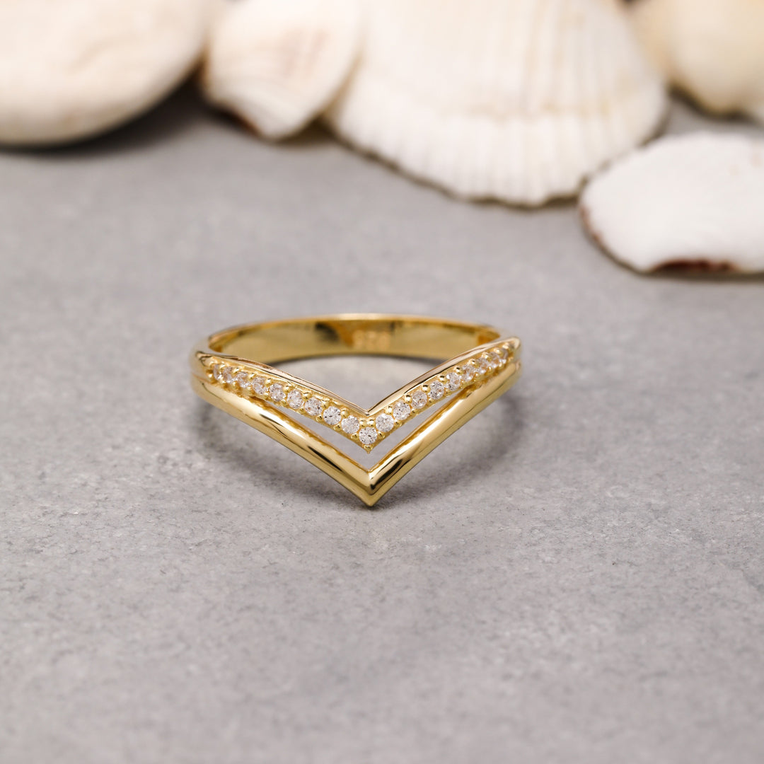 14K Solid Gold V Ring Y180