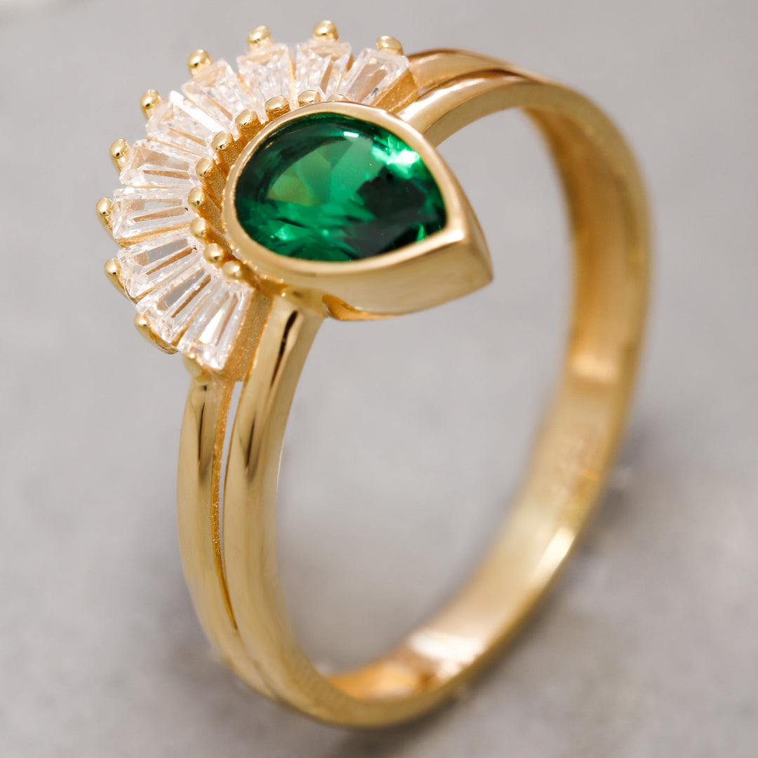 14K Solid Gold Green Stone Ring Y193
