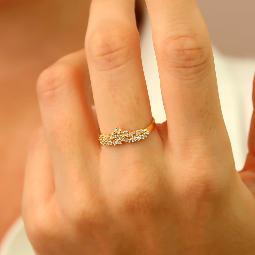 14K Solid Gold Vintage Style V Shape Princess Crown Ring Y357