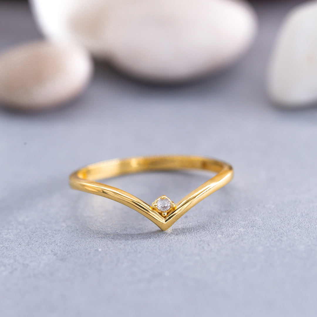 14K Solid Gold V Ring Y136