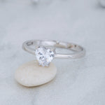 Load image into Gallery viewer, 14K Solid Gold Heart Solitaire Ring T15