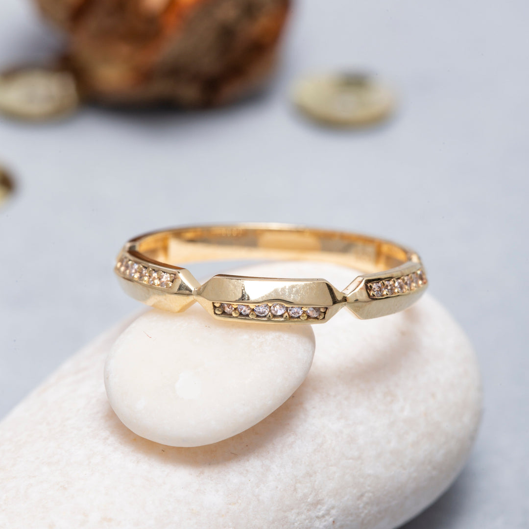 14K Solid Gold Pyramid Ring Y78
