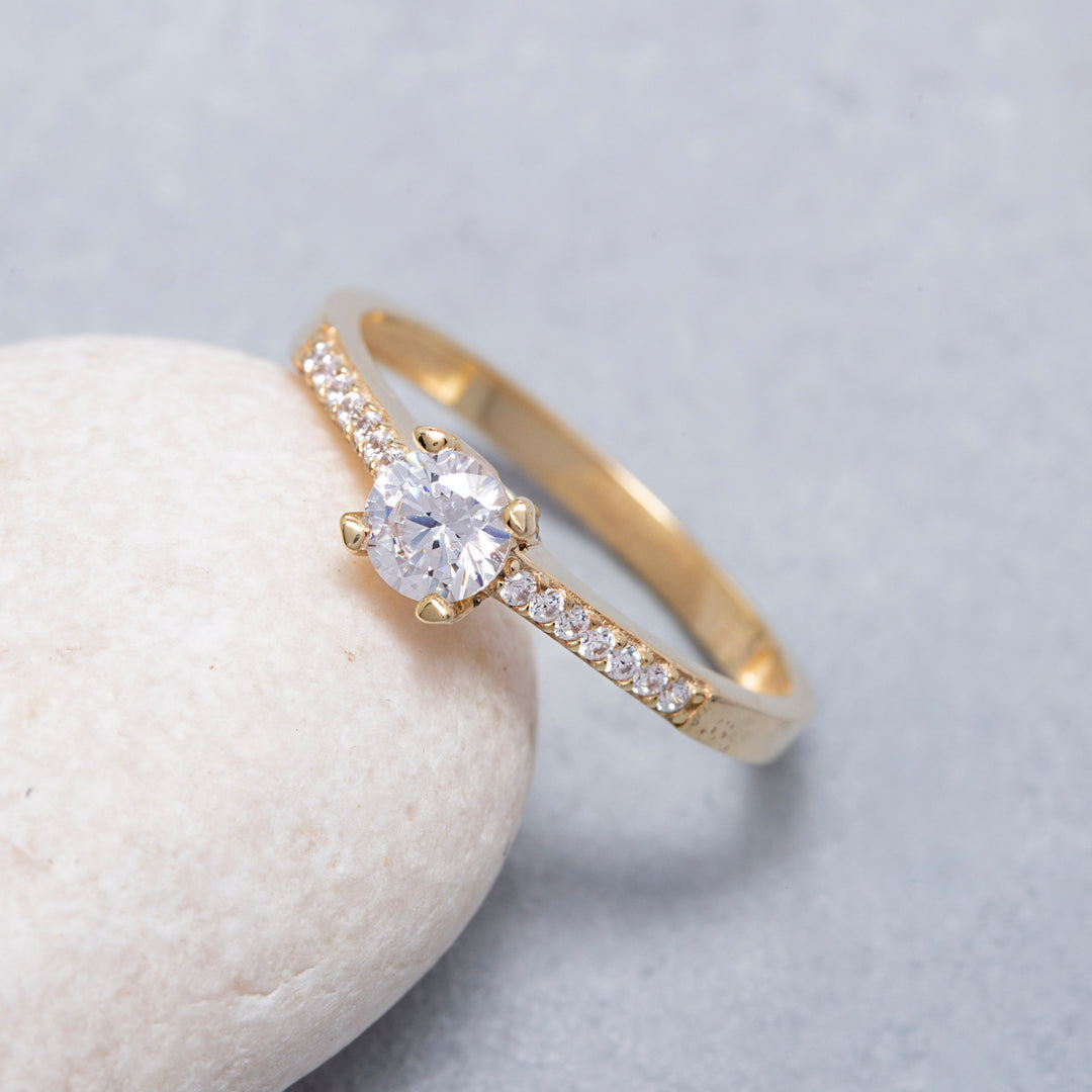 14K Solid Gold Solitaire Ring T18