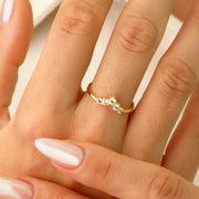 14K Solid Gold V Ring Y340