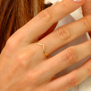 14K Solid Gold V Ring Y349
