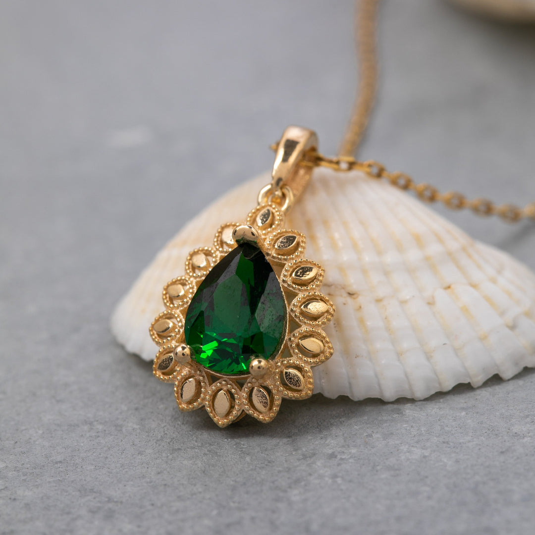 14K Solid Gold Green Necklace K120