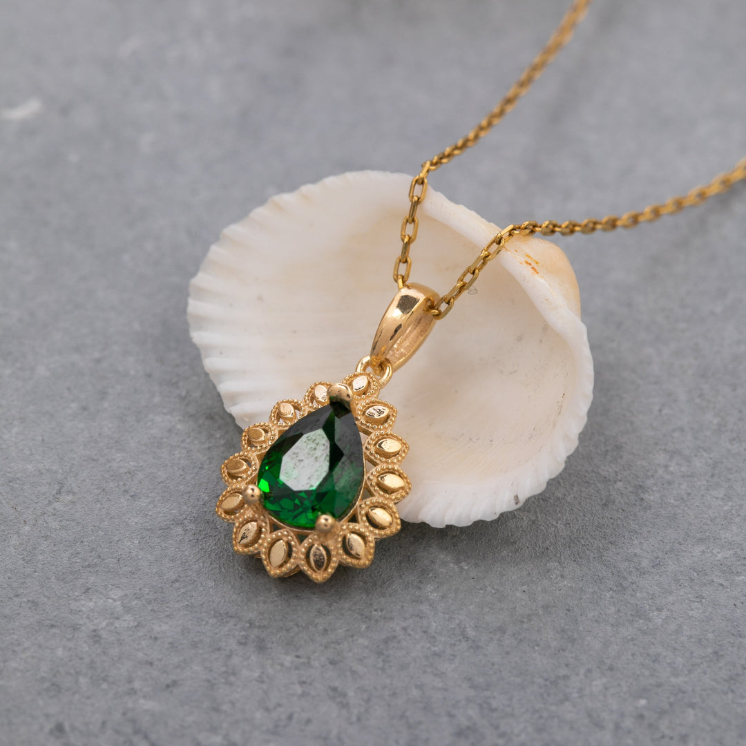 14K Solid Gold Green Necklace K120