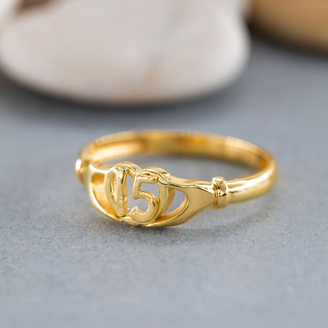 14k Solid Gold 15 Anos Ring Y167