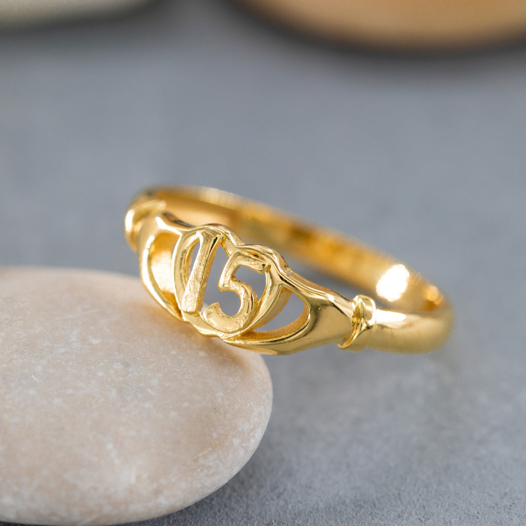 14k Solid Gold 15 Anos Ring Y167