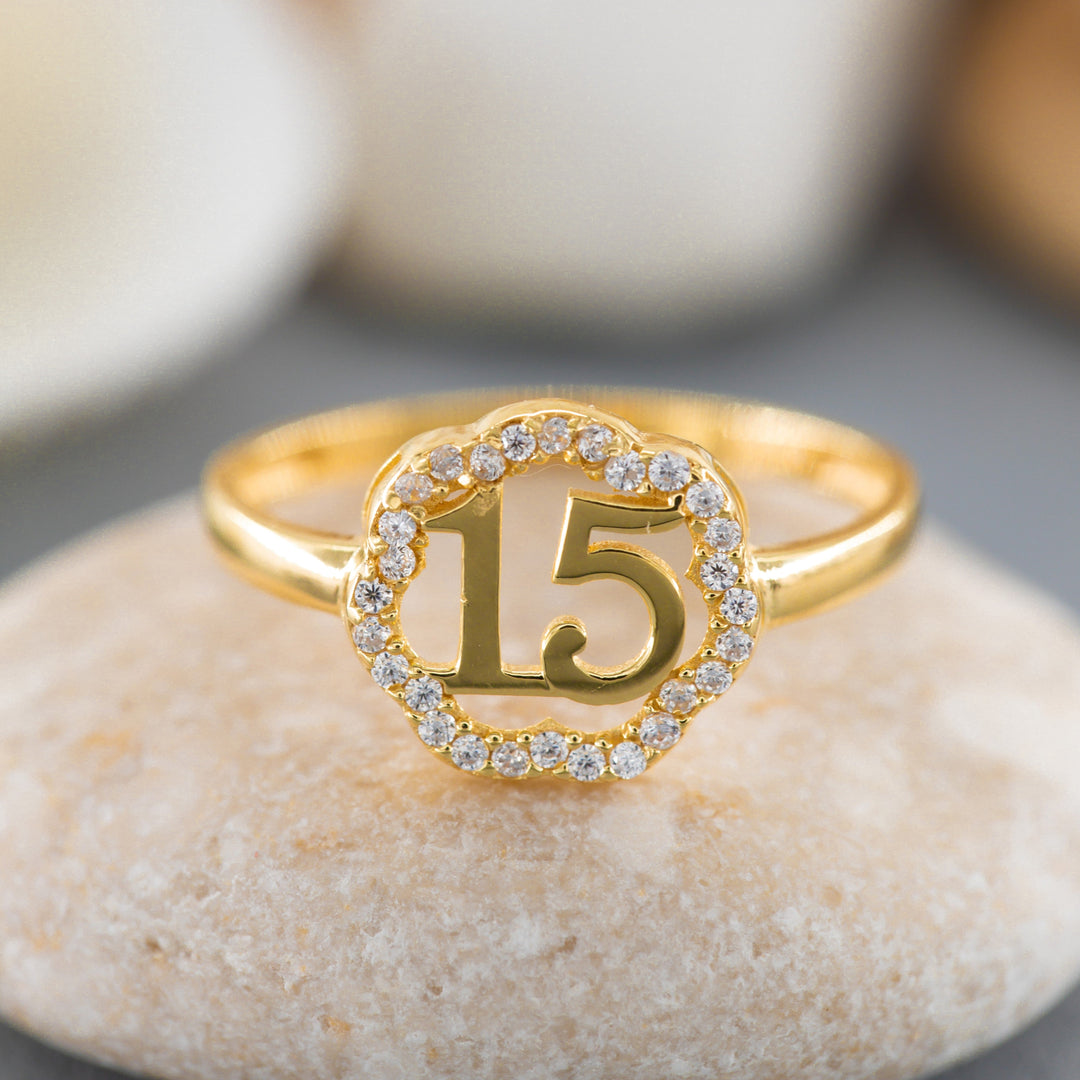 14K Solid Gold 15 Anos Ring Y174