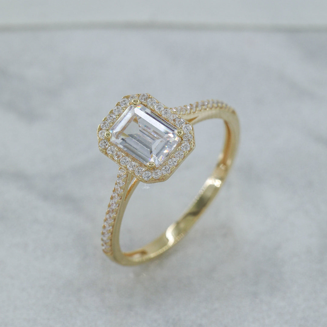 14K Solid Gold Baguette Ring Y4