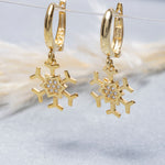 Load image into Gallery viewer, 14K Solid Gold Snowflake Earrings E14
