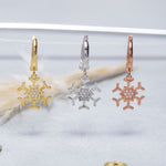 Load image into Gallery viewer, 14K Solid Gold Snowflake Earrings E14
